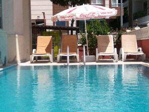 Outdoor pool, pool umbrellas, pool loungers - Mood Beach Hotel (Didim)
