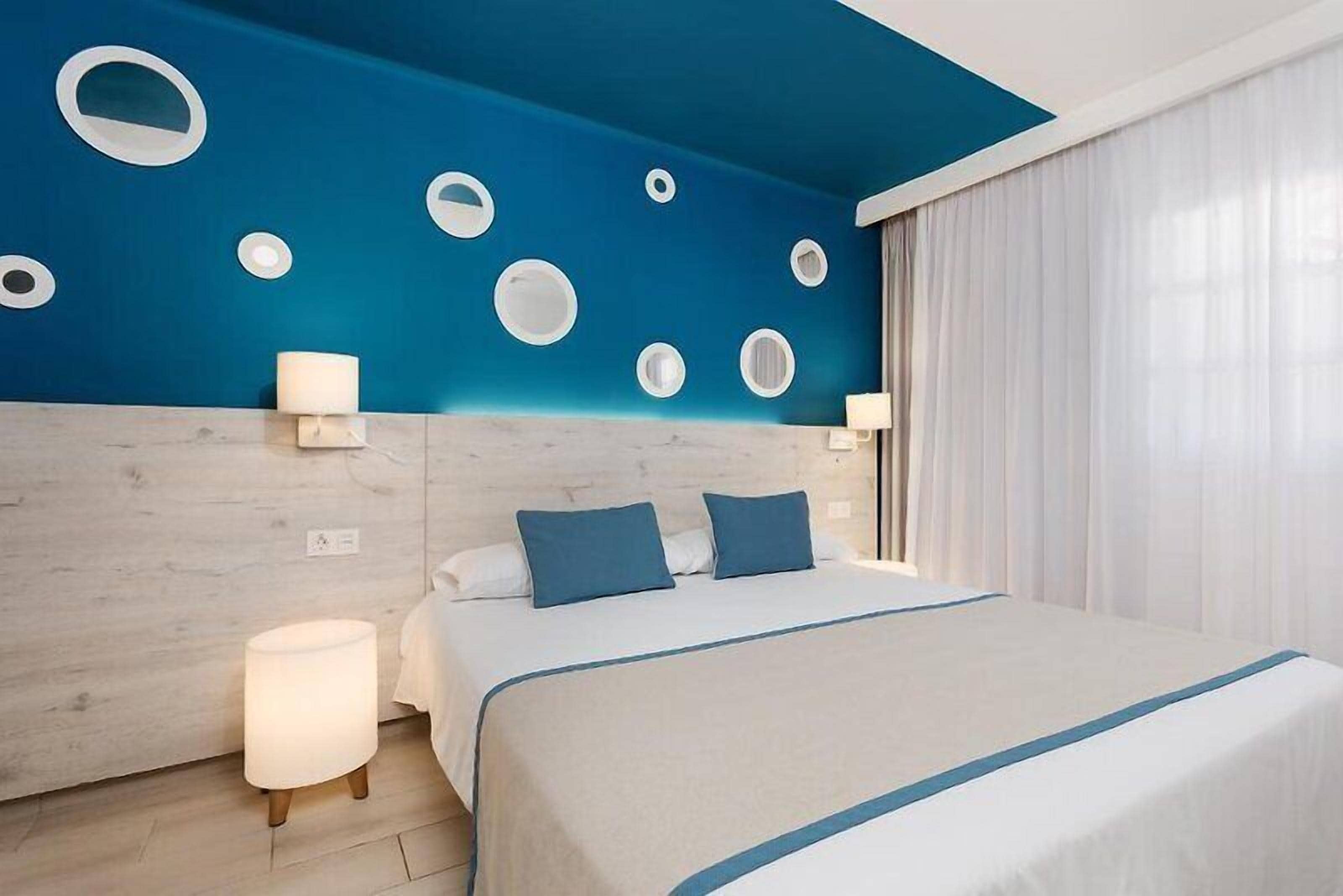 Apartment, 1 Bedroom | Blackout curtains, free cots/infant beds, WiFi, bed sheets