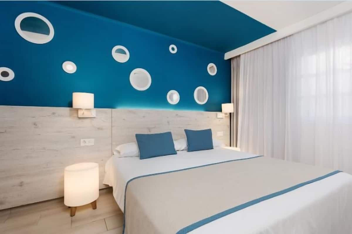 Apartment, 1 Bedroom, Sea View | Blackout drapes, free cribs/infant beds, WiFi, bed sheets