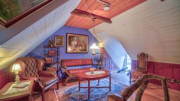 Junior-Suite, Whirlpool | Wohnbereich