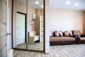 Premium bedding, soundproofing, iron/ironing board, free WiFi