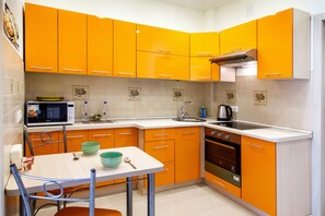 Deluxe Apartment, 2 Bedrooms, Kitchen | Private kitchen