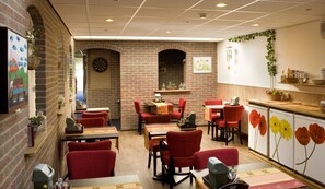 Daily continental breakfast (EUR 12.50 per person)