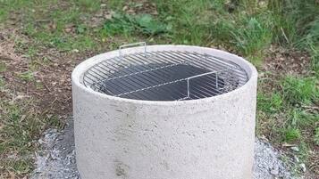 Basic Cabin, Garden Area | Bed sheets