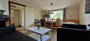 Classic Cottage, 1 Bedroom, Private Bathroom, Lakeside - Långasjönäs Camping & Stugby (Asarum)