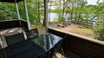 Grand Cottage, 2 Bedrooms, Private Bathroom, Lakeside | Terrace/patio