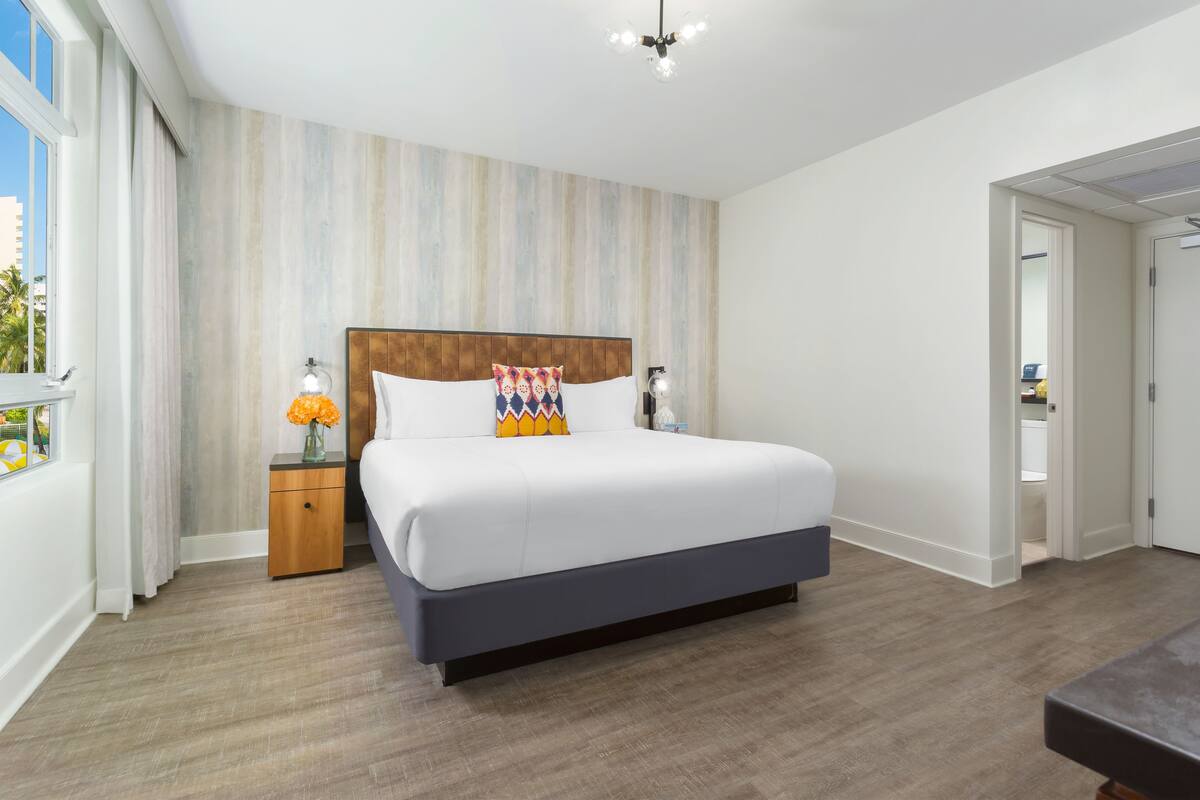 1 bedroom, premium bedding, in-room safe, desk