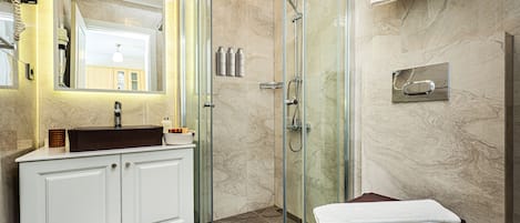 Dusche, Hydromassagedusche, Designer-Toilettenartikel, Haartrockner