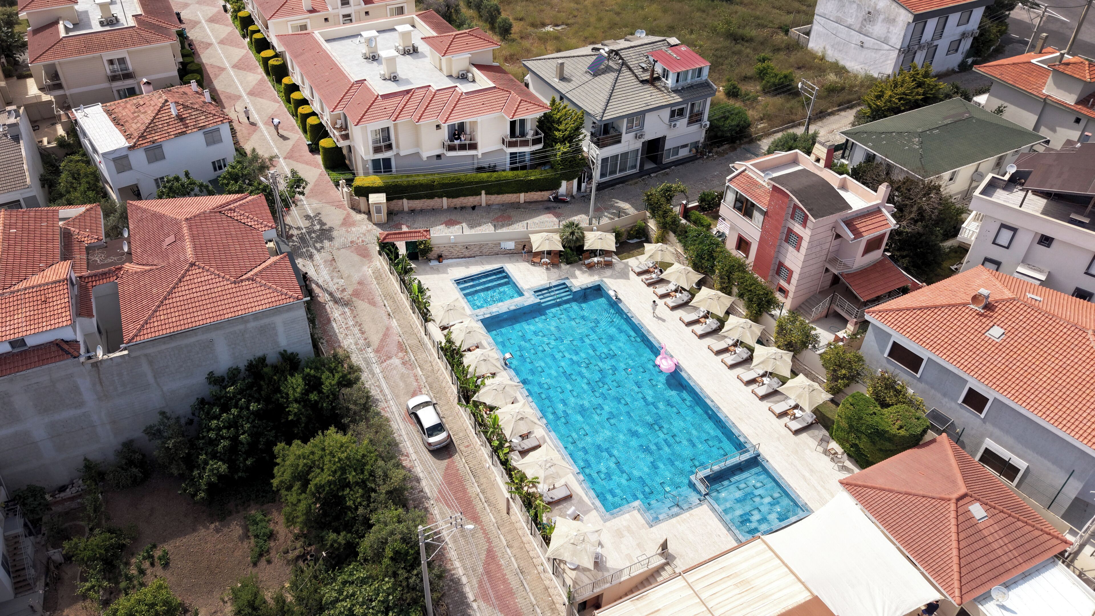 Seasonal outdoor pool, open 8:00 AM to 8:00 PM, free cabanas