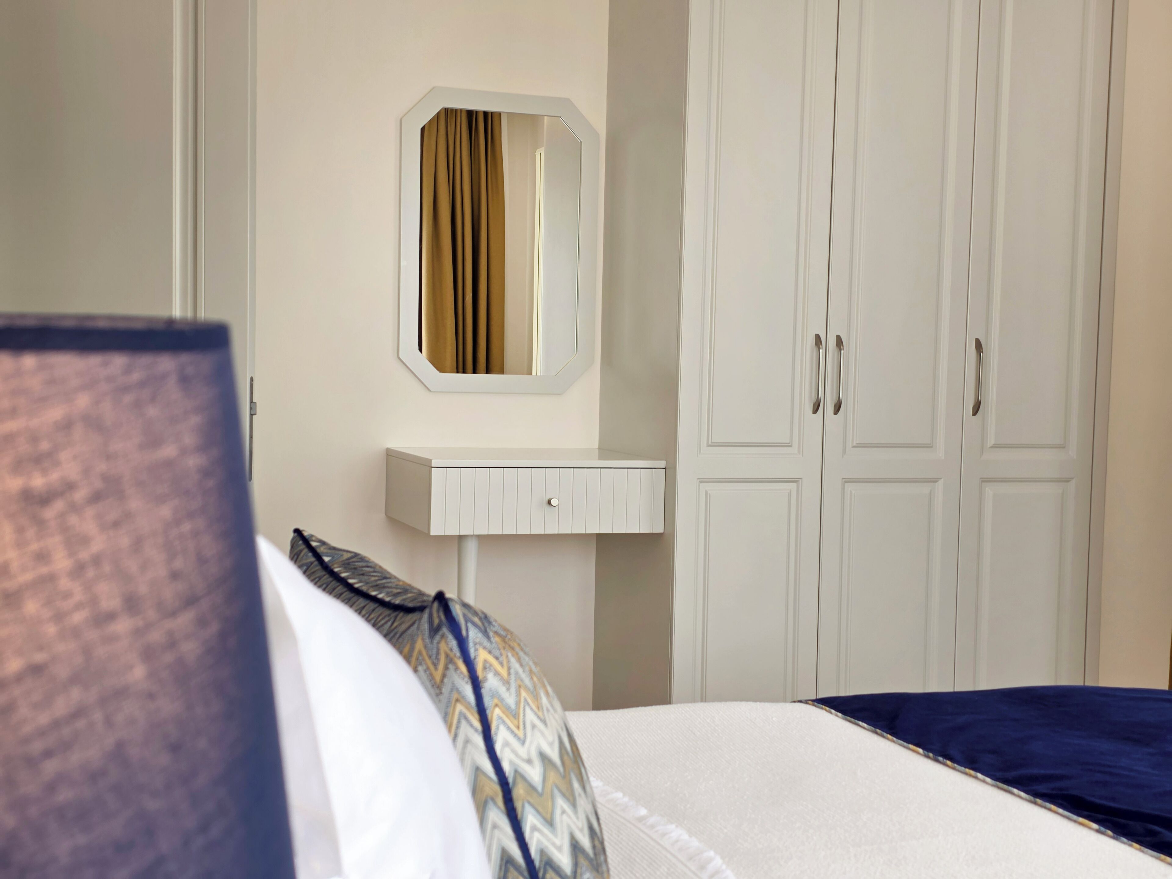 Premium bedding, Tempur-Pedic beds, minibar, in-room safe