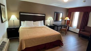 Deluxe Room, 1 Queen Bed | Desk, free WiFi, bed sheets