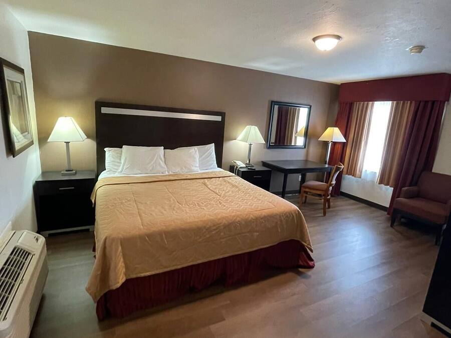 Deluxe kamer, 1 queensize bed | Een bureau, gratis wifi, beddengoed