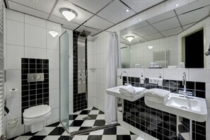 Free toiletries, hair dryer, towels - Hotel De Boegschroef (Delfzijl)