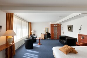 Suite junior | Ropa de cama de alta calidad y minibar 