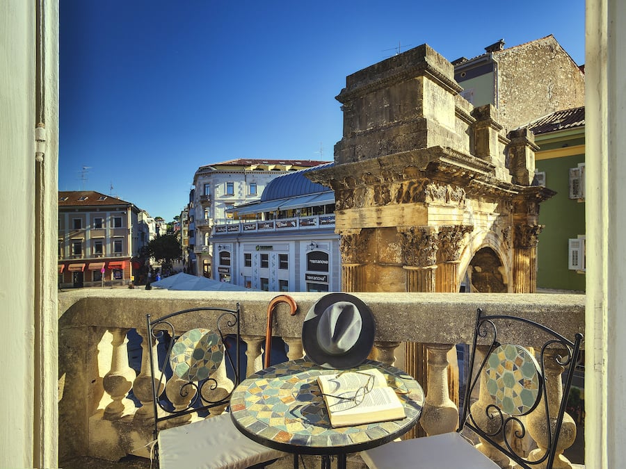 Dobbelt- eller tomannsrom – exclusive | Sengetøy av topp kvalitet, dundyner og senger med overmadrass