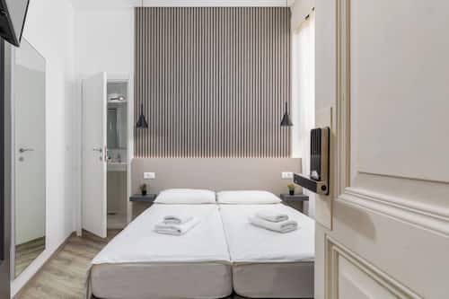 Camera con letto matrimoniale o 2 letti singoli | Biancheria da letto di alta qualità, copriletto in piuma