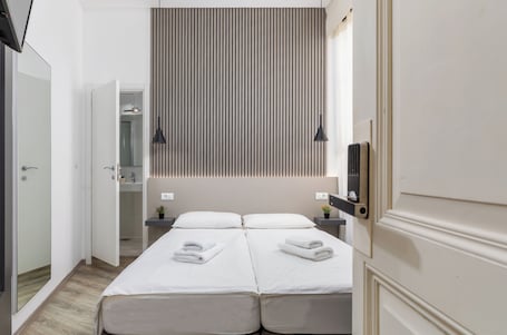 Double or Twin Room | Premium bedding, down comforters, pillowtop beds, in-room safe. Boutique Suites Joyce