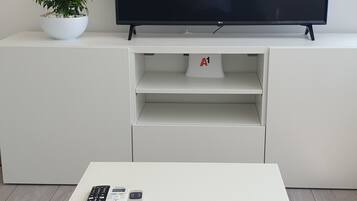 Dislocated Room (Annex Building) | Wohnbereich | Flachbildfernseher