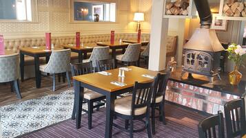 Petit déjeuner, déjeuner et dßner servis sur place