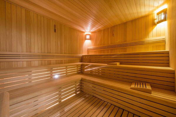 Sauna, steam room, Turkish bath/hammam, 16 treatment rooms