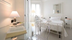 Enkeltrom – comfort | Minibarvarer (inkludert), safe på rommet, skrivebord og lydisolert