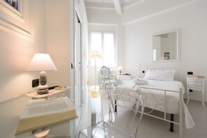 Comfort Single Room | Free minibar items, in-room safe, desk, soundproofing