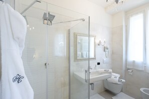 Comfort Double or Twin Room | Bathroom | Shower, free toiletries, bathrobes, bidet - Hotel San Giovanni (San Giovanni in Persiceto)