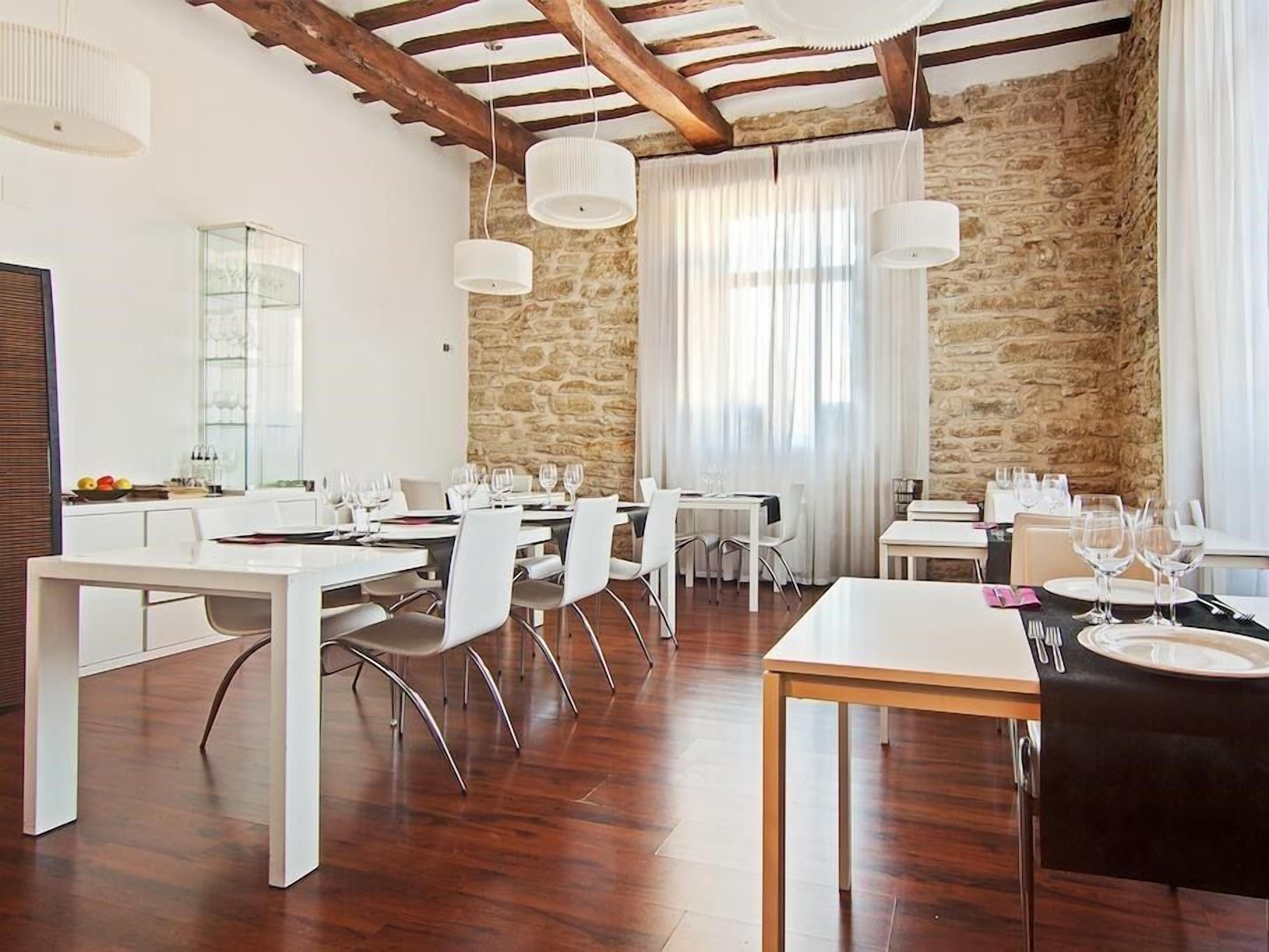 breakfast, lunch and dinner served