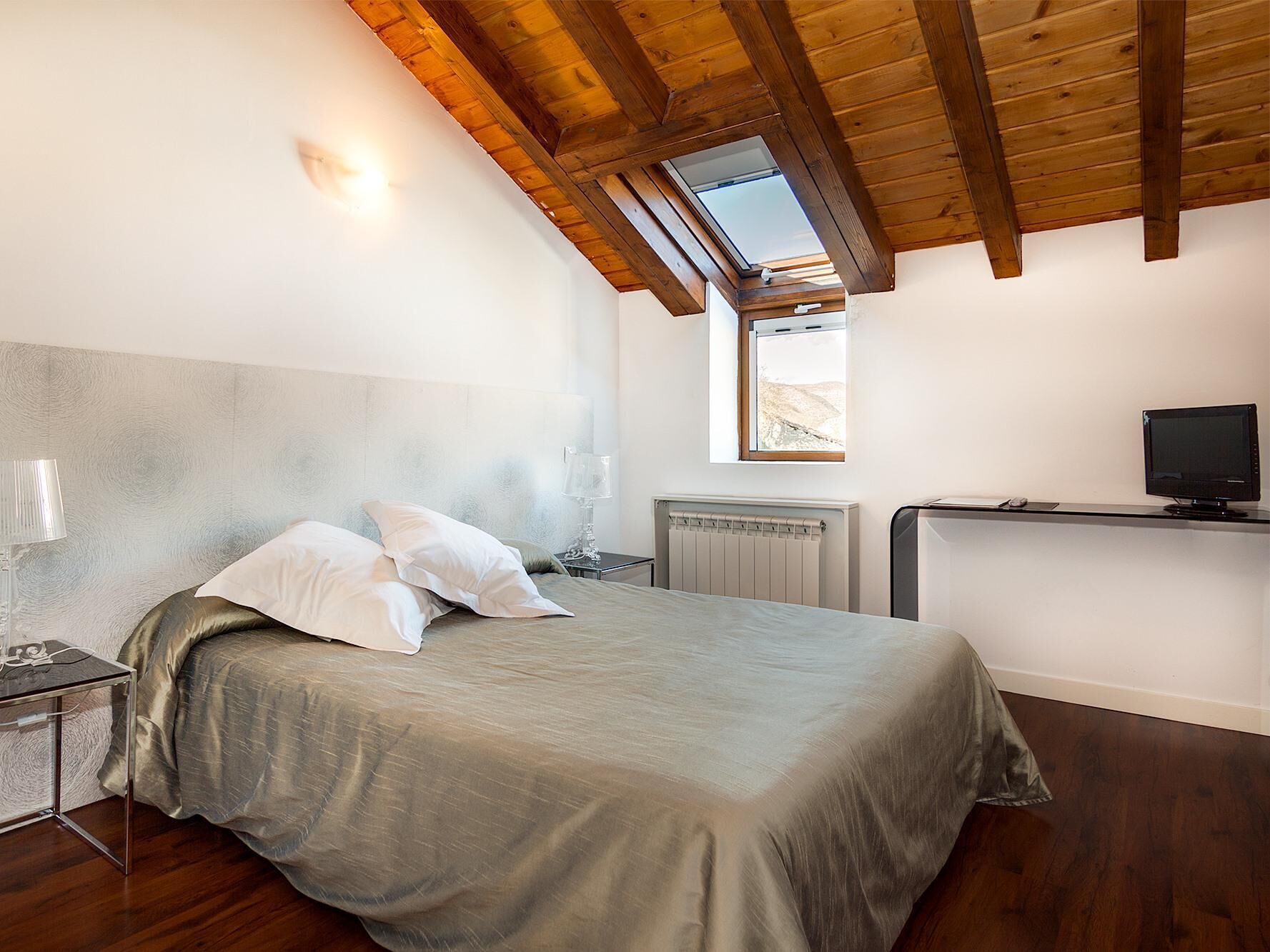 double or twin room, ensuite, mountain view | individually furnished, desk, laptop workspace, blackout curtains