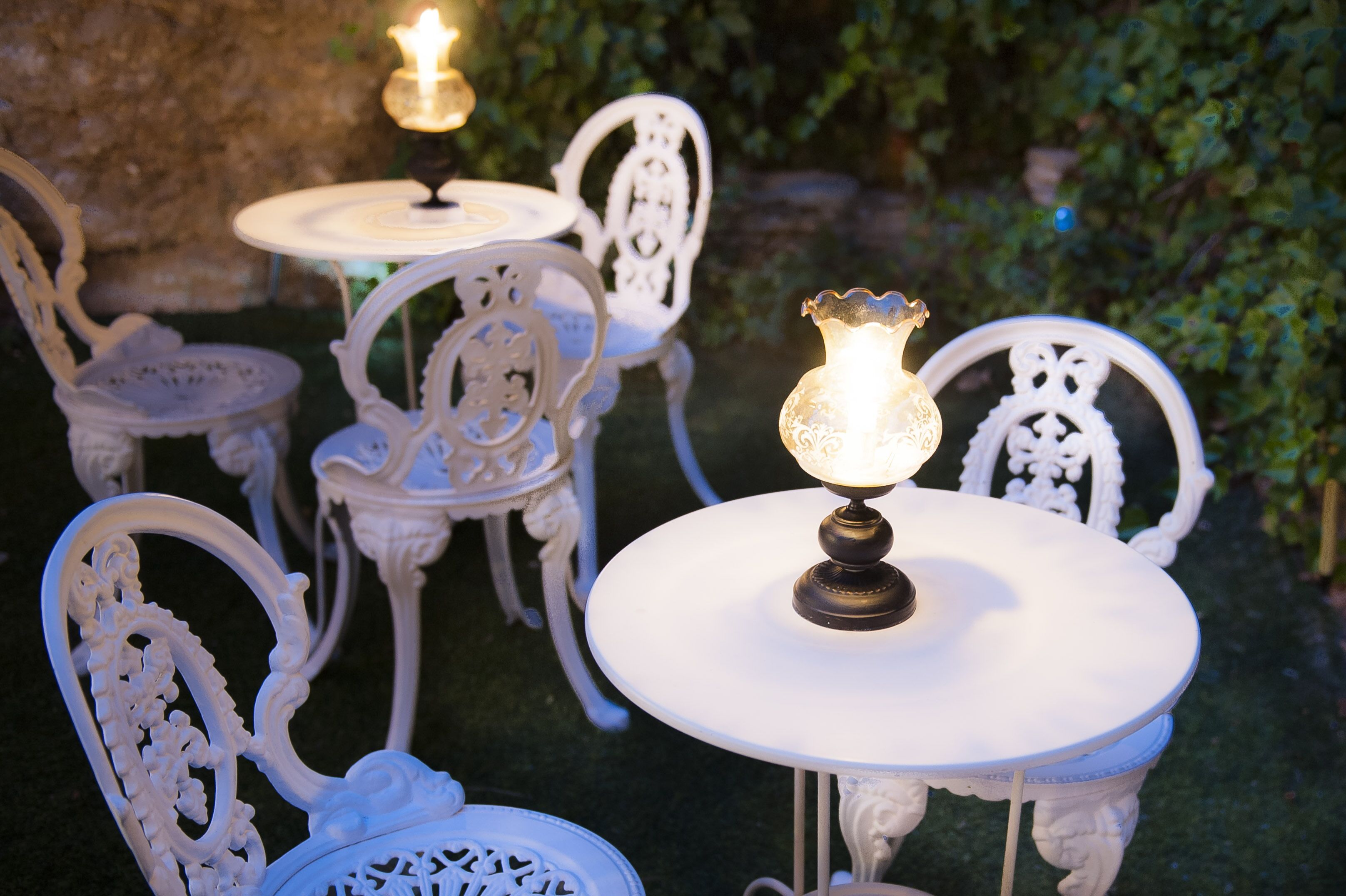 breakfast, lunch and dinner served