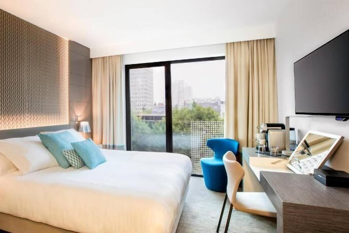 Premium bedding, minibar, in-room safe, desk