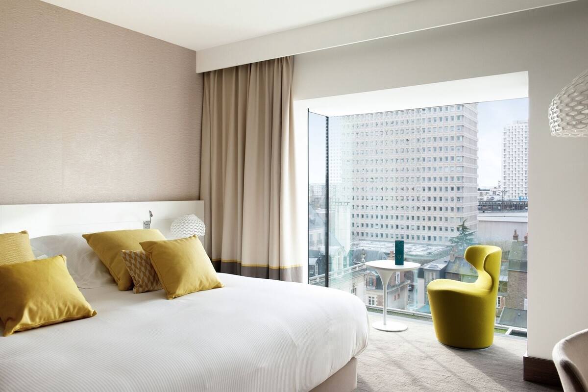 Premium bedding, minibar, in-room safe, desk