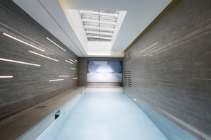 Indoor pool, open 9:00 AM to 10:00 PM, pool loungers - Le Saint-Antoine Hotel & Spa, BW Premier Collection (Rennes)
