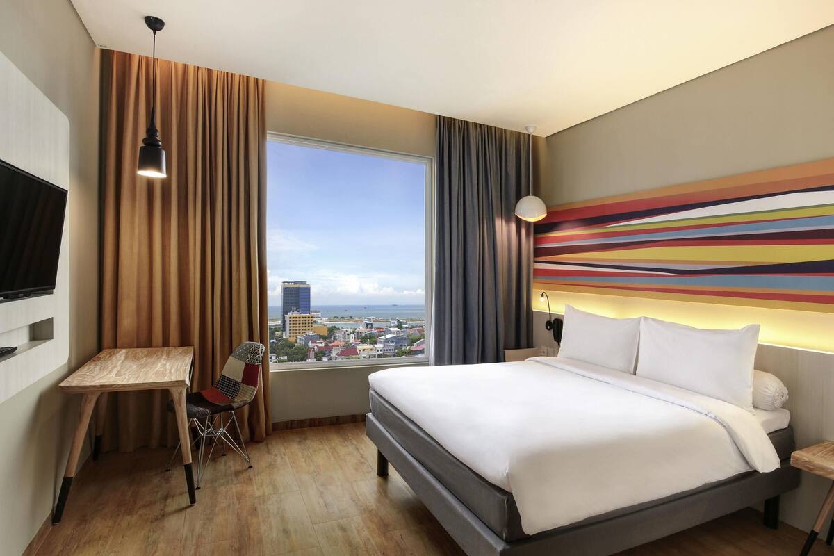 Free minibar items, in-room safe, desk, soundproofing