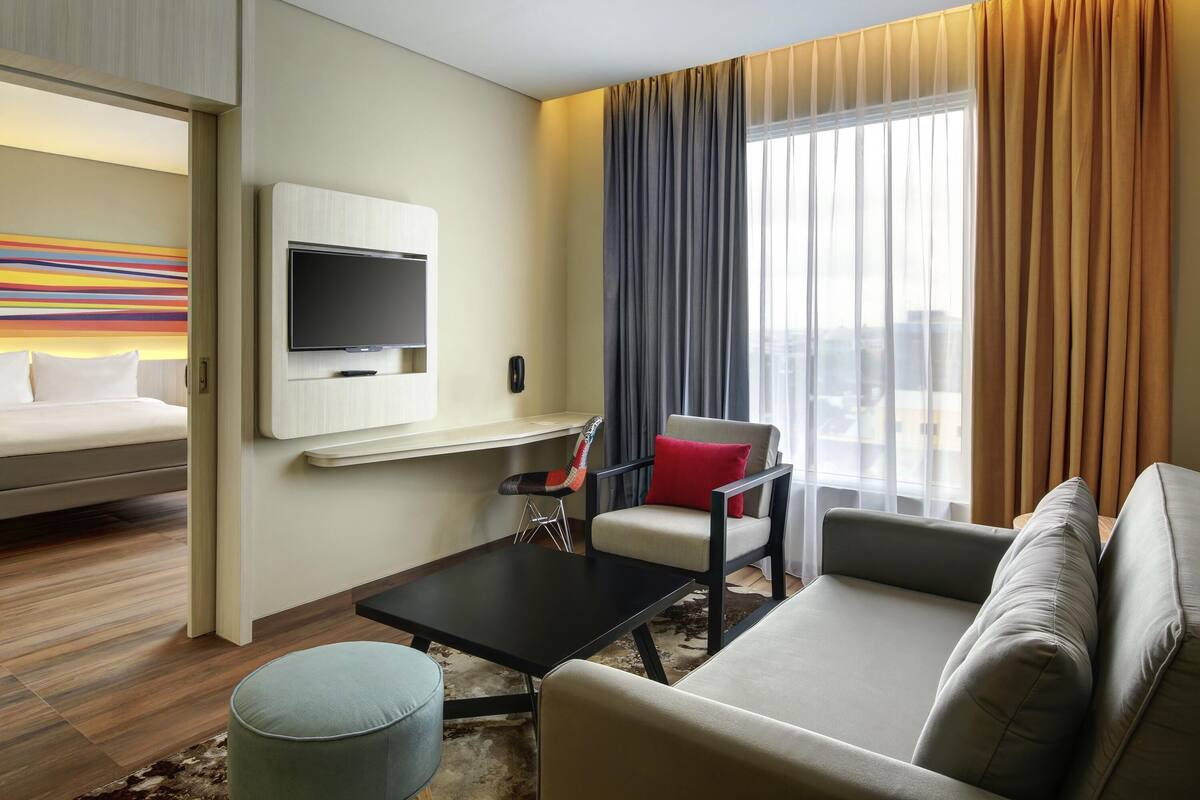 Family Room, 1 Katil Kelamin (Double) dengan Katil Sofa | Item bar mini percuma, peti besi dalam bilik, meja, kalis bunyi 