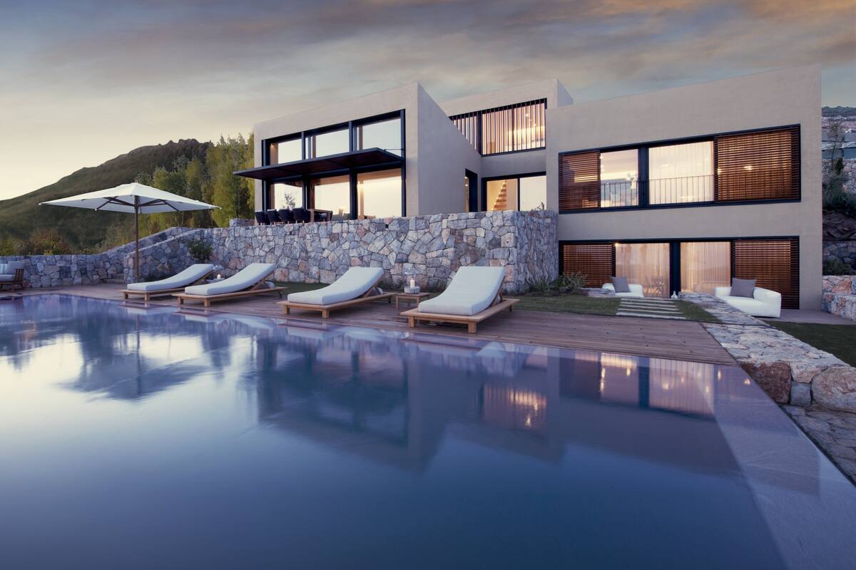4 Bedroom Pool Residence | Safe på rommet, skrivebord, lydisolert og strykejern/-brett