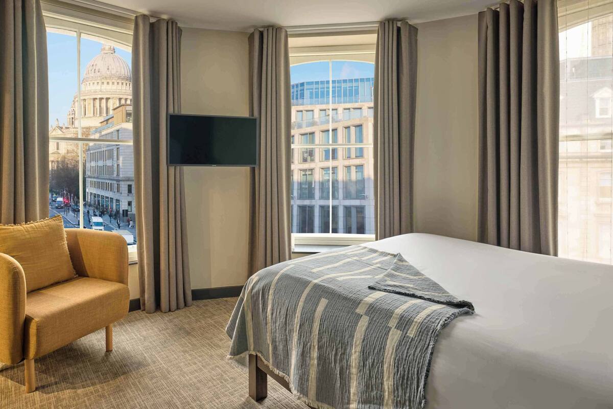 Bedroom Apartment St Pauls View | Utsikt fra rommet