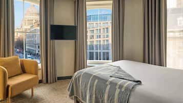 Bedroom Apartment St Pauls View | Ausblick vom Zimmer