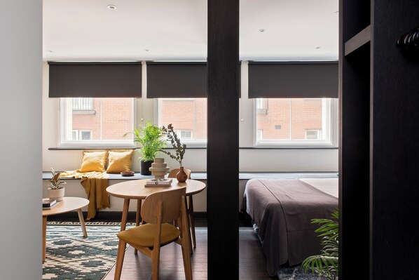 Large Studio Apartment | Living area | Flat-screen TV - Cove Cannon Street (London)