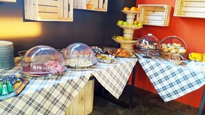 Free daily buffet breakfast