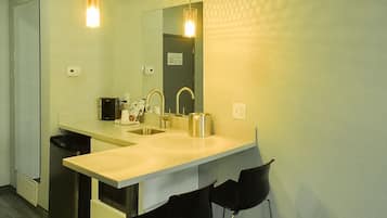 Premium bedding, iron/ironing board, rollaway beds, free WiFi