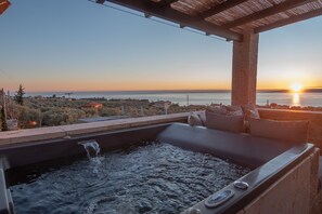 Villa, Sea View (Passava) | Private spa tub
