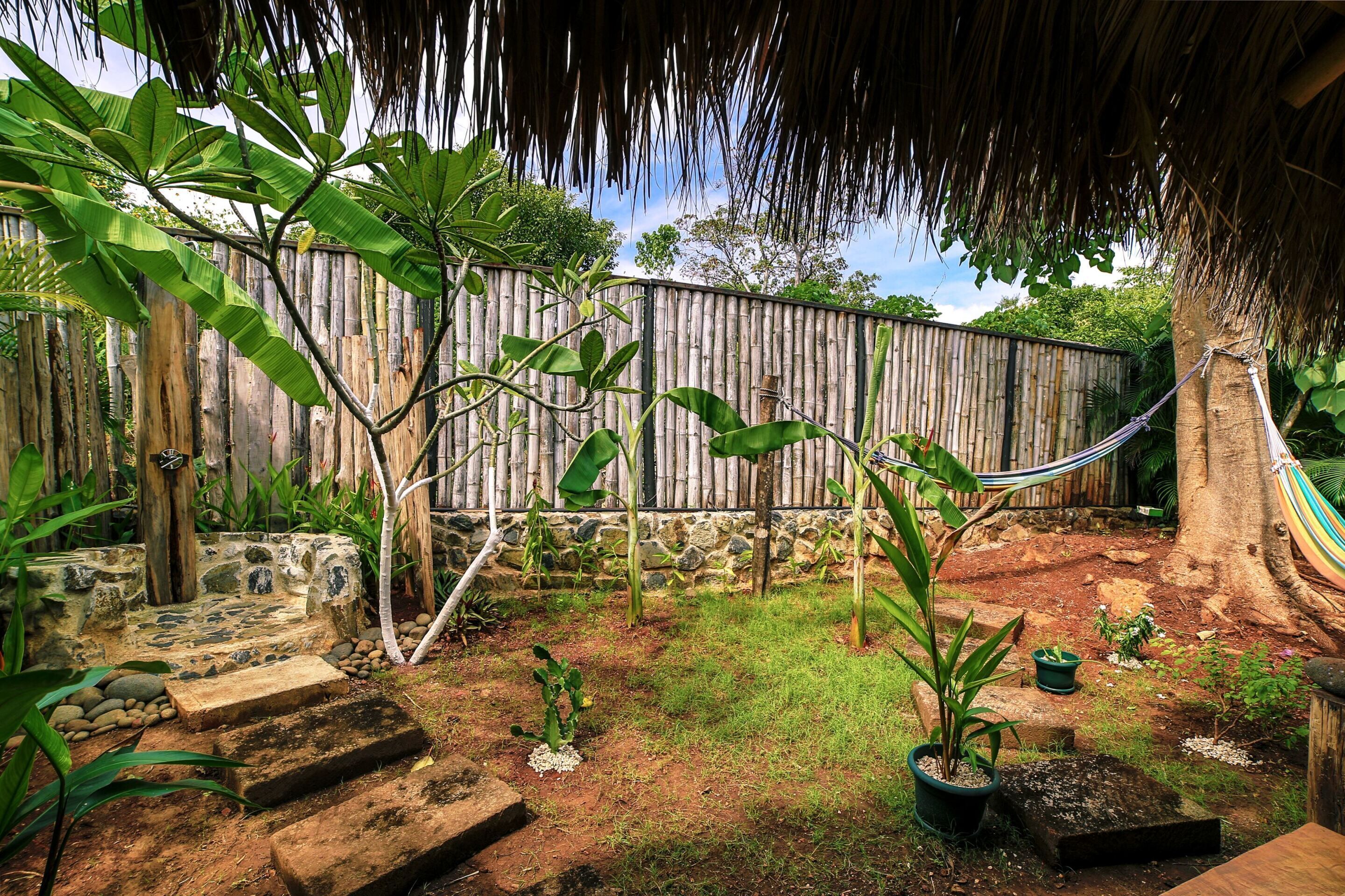 Superior Cabin, Private Bathroom, Garden View | Bathroom | Shower, free toiletries, towels