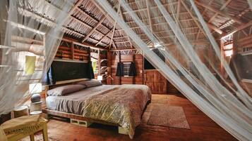 Superior Cabin, Private Bathroom, Garden View | Hypo-allergenic bedding, minibar, in-room safe, bed sheets