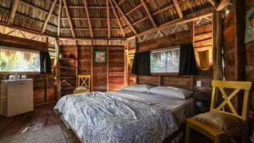 Superior Cabin, Private Bathroom, Garden View | 1 bedroom, hypo-allergenic bedding, minibar, in-room safe