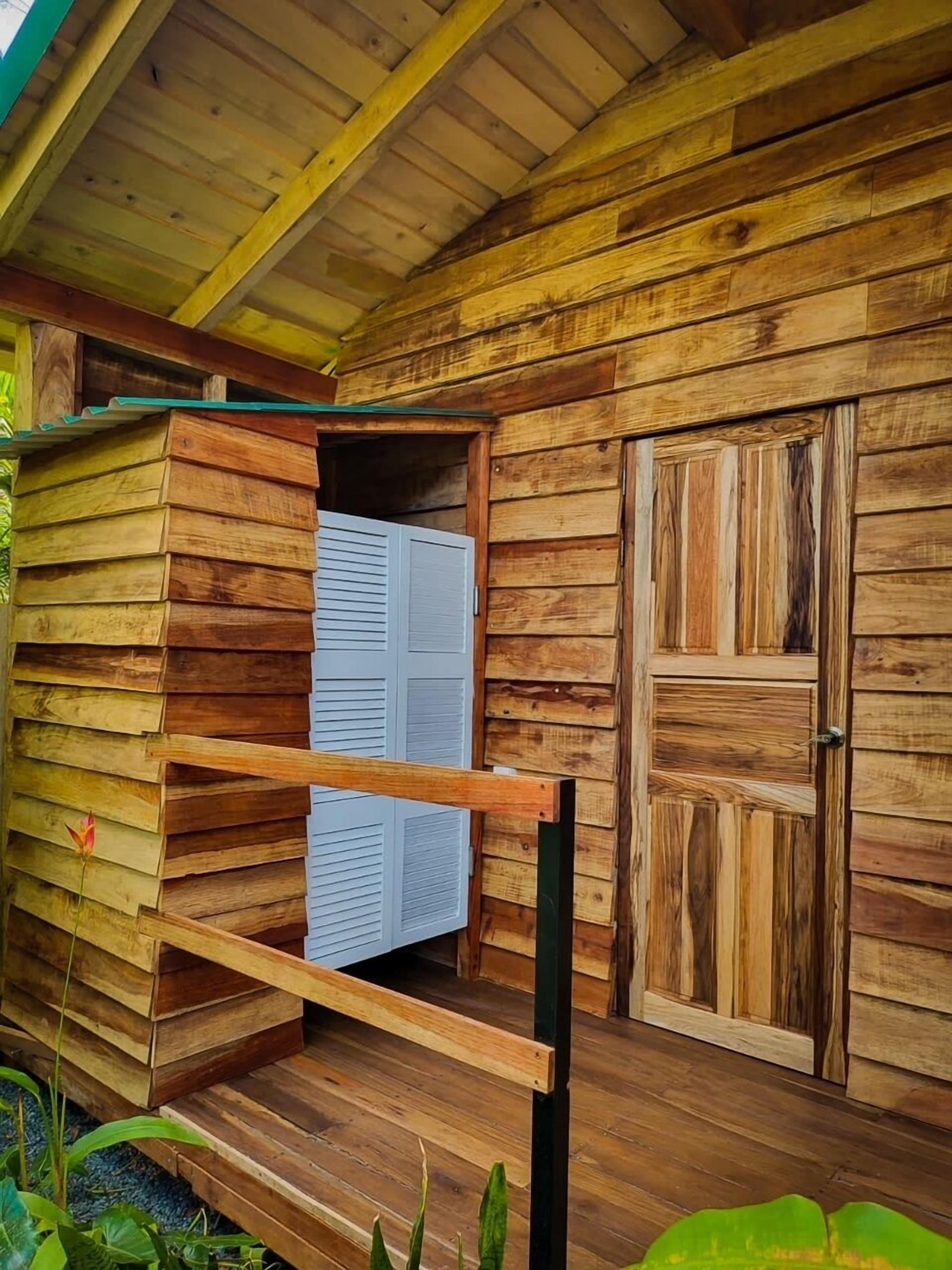 Comfort Cabin, Private Bathroom | Bathroom | Shower, free toiletries, towels