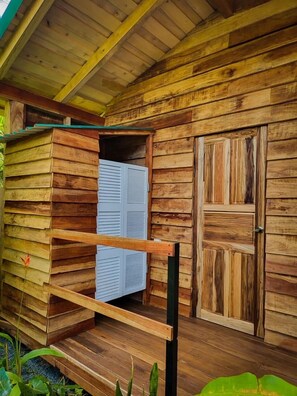 Cabana conforto, banheiro privativo | Banheiro | Chuveiro, produtos de toalete grátis, toalhas de banho 