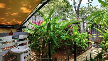 Deluxe Quadruple Room, Accessible, Private Bathroom | Bathroom | Shower, free toiletries, towels