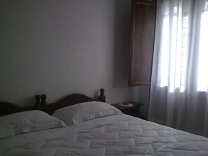 Frette Italian sheets, soundproofing