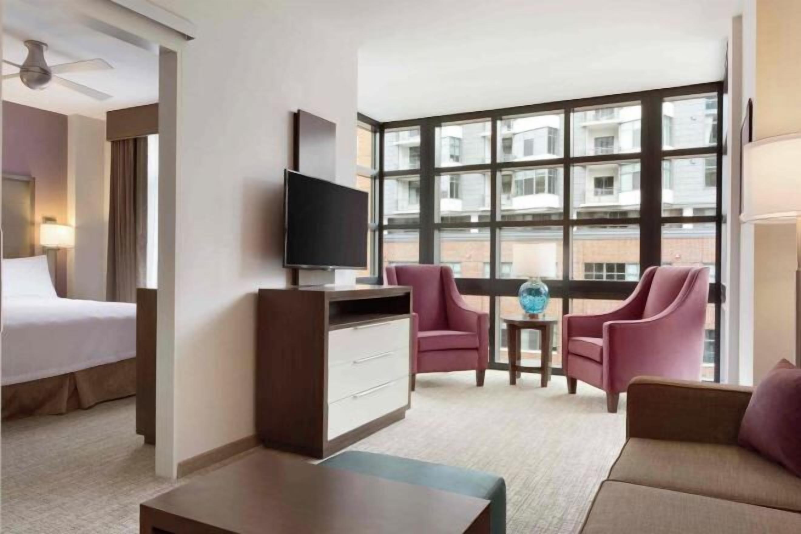 In-room safe, free WiFi, bed sheets